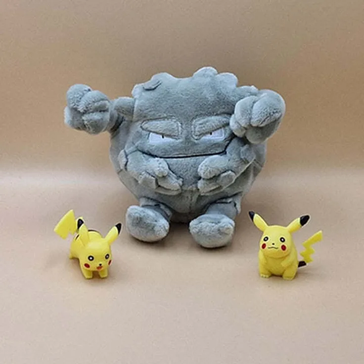 Tinisu Pokémon Georok Kuscheltier, 16 cm Plüsch Graveler aus hochwertigem Material, Original vom Pokémon Center Japan