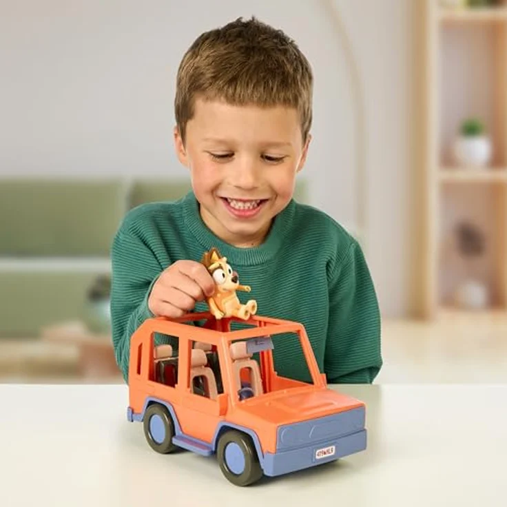 Moose Spielzeug-Auto Bluey S11 4WD Familienauto, offenes Verdeck, Platz für 4 Figuren, inkl. Urlaubs-Chilli-Figur – Bild 2
