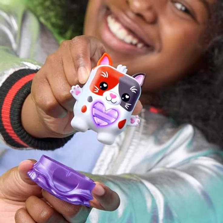 Nano-Mals Purrnelope, elektronisches Fidget-Tierchen mit farbwechselnder Herzanzeige, lila Kleid und Clip für Schlüsselanhänger – Bild 7