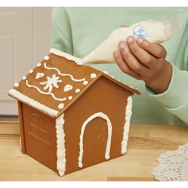 Little Tikes Creative Chefs Gingerbread House Set, Rollenspiel-Backset mit 22 realistischen Utensilien und Make-It Mix für Kinder ab 3 Jahren, nicht essbar – Bild 5