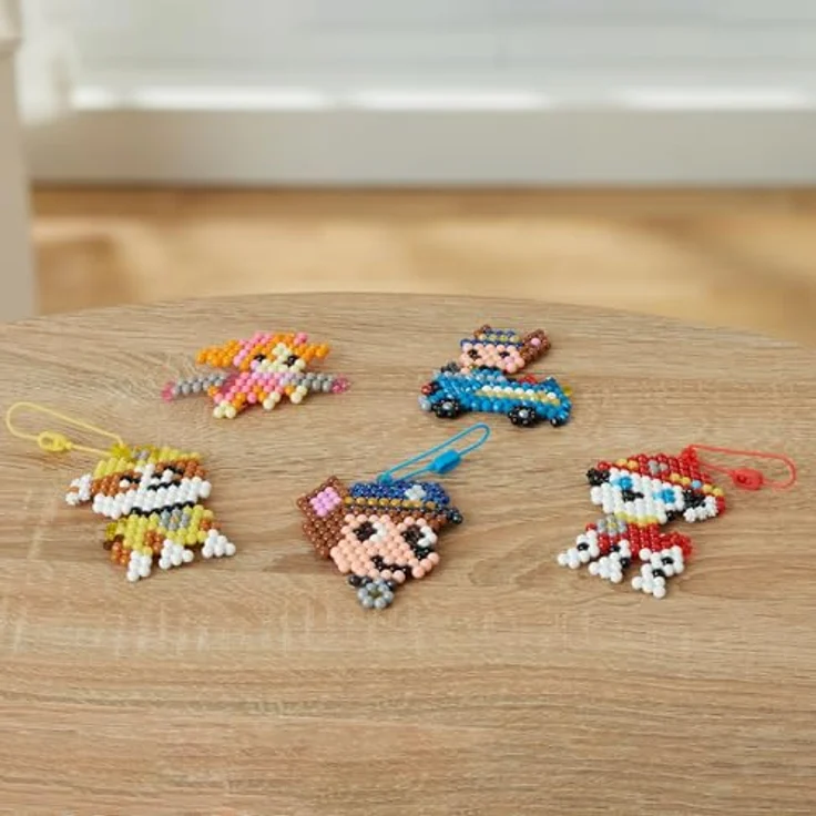 Aquabeads Paw Patrol Mega Bastelset, 700 bunte Bastelperlen, inklusive Motiv-Vorlagen und Sprüher, für Kinder ab 4 Jahren – Bild 4