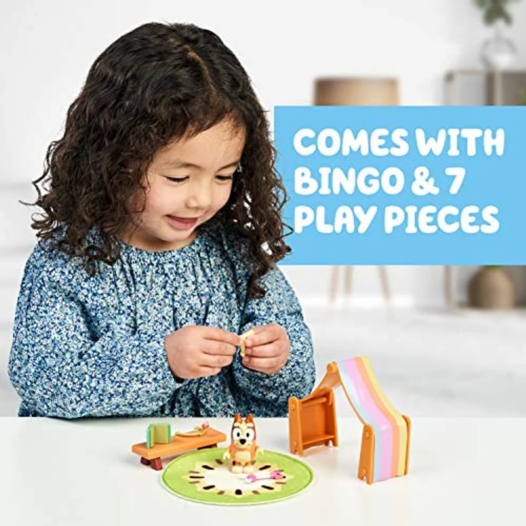 Bluey Bingo's Playroom Offizielles Sammlerspielset mit beweglichem 6,3 cm Bingo-Actionfigur und 6 lustigen Accessoires Kiwi-Teppich, Zelt, Bank, Xylophon, Kralle und Ärztestethoskop – Bild 6