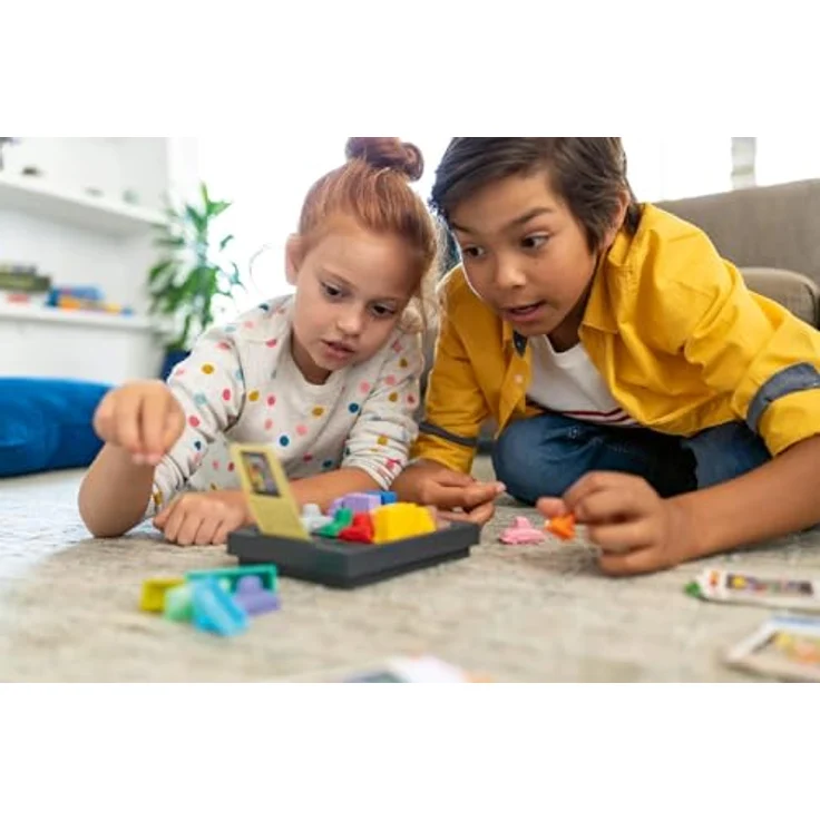 Gomazing ThinkFun - Rush Hour 3 & 4 Add-on Pack Erweiterungen Neue Aufgaben, Brettspiel förderndes strategisches Denken, 3 Sprachen, ab 8 Jahren geeignet – Bild 3