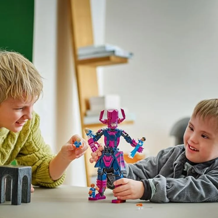 LEGO Marvel 76316 - Fantastic Four vs. Galactus, 427-teiliges Baufiguren-Set ab 9 Jahren mit 28 cm großer Galactus-Figur – Bild 2