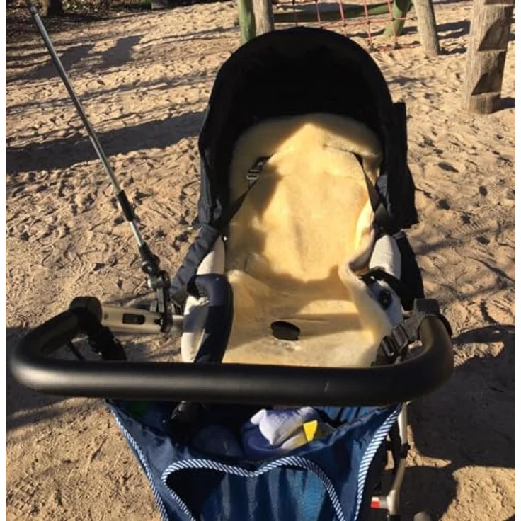 KIWA de LUXE Baby-Lammfell, Einlage für Kinderwagen Buggy Babybett Kinderbett aus Lammfell medizinisch 100% Merino Schafslammfell - KIWA Deluxe – Bild 6