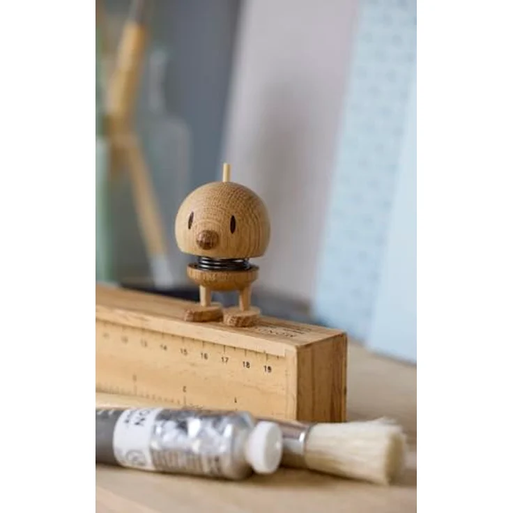 Hoptimist Bumble Mini XS, Sammelfigur aus Eiche und Stahl, 5,9 cm, dänisches Design – Bild 3