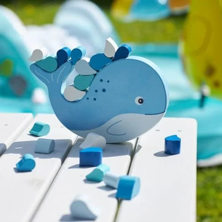 goki 56664 - Balancierspiel Wal - Motorikspielzeug aus Holz - 21-teiliges Geschicklichkeitsspiel für Kinder, Modell Wal-Balance-Spiel – Bild 2