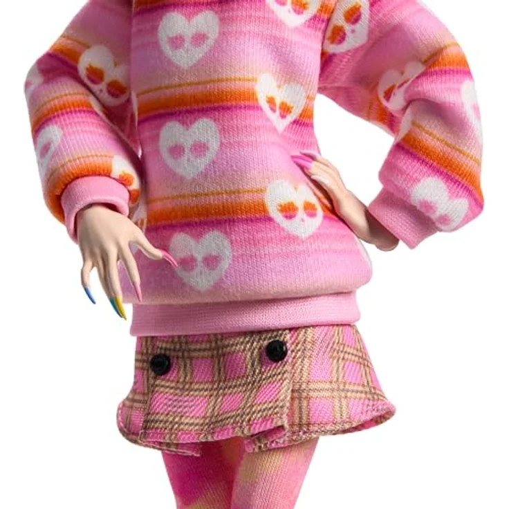 Mattel® Anziehpuppe Monster High x Wednesday Enid Doll, quirlige Mitbewohnerin mit gestreiftem Rollkragenpullover und gekräuselten Beinstulpen, pink – Bild 4