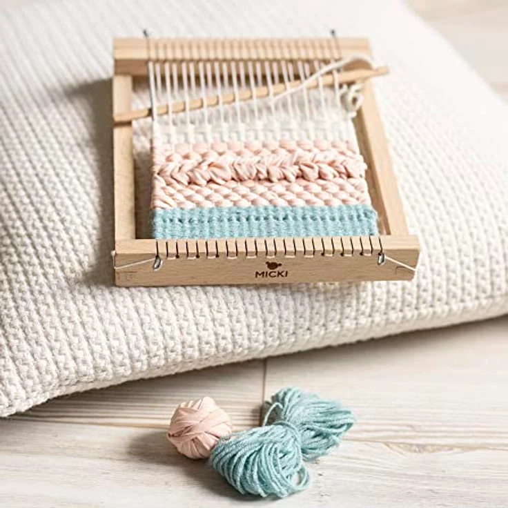 Micki Webrahmen Kinder - Kinder Webrahmen mit Garn und Webnadel - Bastelset Kinder 3 Jahre und älter - Weben für Kinder DIY Set - Webrahmen viereckig - Webstuhl Kinder basteln - Holz Webrahmenset mit viereckigem Rahmen und vielfältigem Garn - by – Bild 3