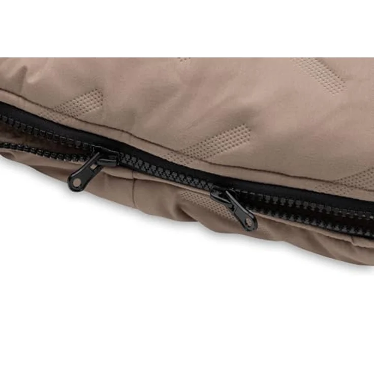Jollein Fußsack Embossed Milky Coffee, für Babyschale und Kinderautositz Gruppe 0+, gefüttert mit Teddyfleece, Bionic-Finish für Wind- und Nässeschutz, 3-Punkt- und 5-Punkt-Gurt kompatibel – Bild 4
