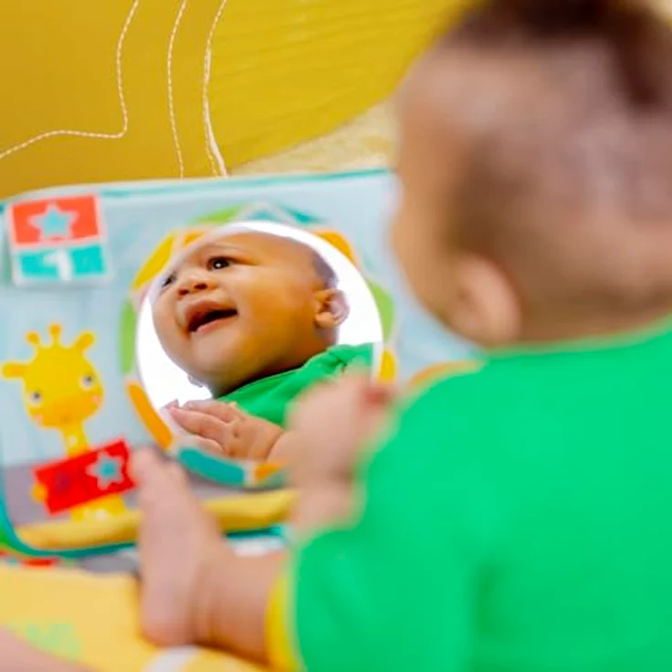 Bright Starts Grip & Kick Activity Gym, Spielbogen mit Licht- und Soundeffekt, abwaschbare Matte, 30 Melodien, für Neugeborene – Bild 9