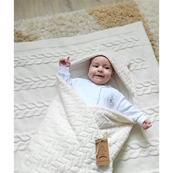 Universelle, weiche Einschlagdecke mit Kapuze für Neugeborene und für Jungen und Mädchen bis ca. 9 Monate. Eignet Sich für Kinderwagen, Babyschale, Kindersitz oder Babybett! Ganzjährig nutzbar. – Bild 7