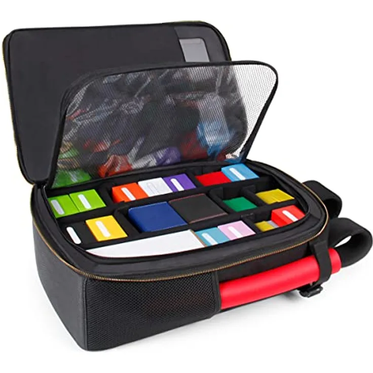 ENHANCE MTG Rucksack – TCG-Rucksack für Deckboxen, gesleevte Karten, Spielmatten, MTG-Zubehör – anpassbare Kartenorganisation mit integriertem Card Defender Screen (Schwarz)