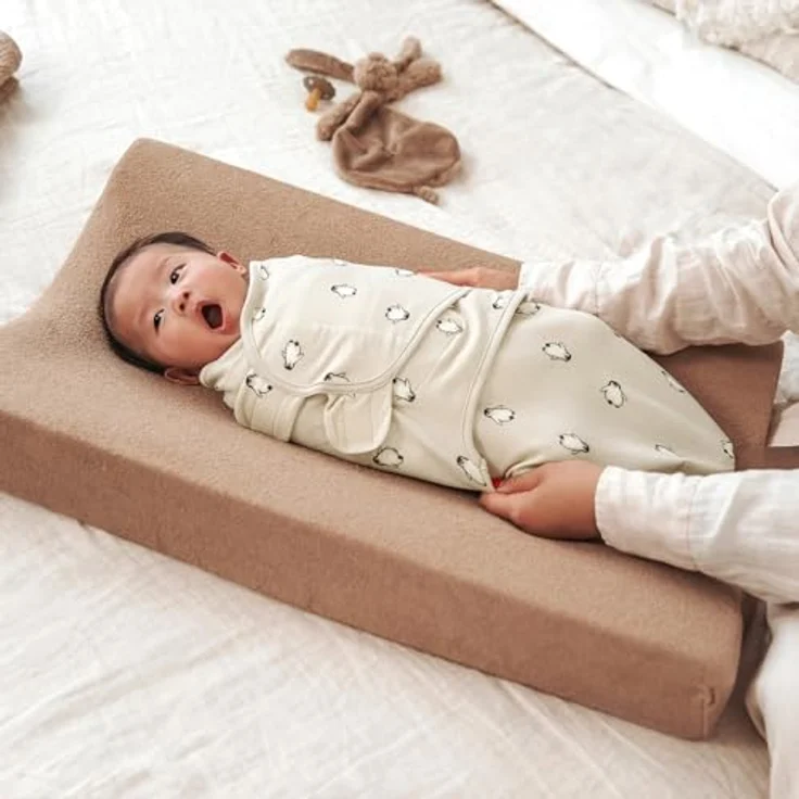 Meyco Pucktuch SwaddleMeyco 1.0 TOG, Einschlagdecke aus 100% Baumwolle, atmungsaktiv, Größe S/M, Farbe: Penguin Soft Sand – Bild 3