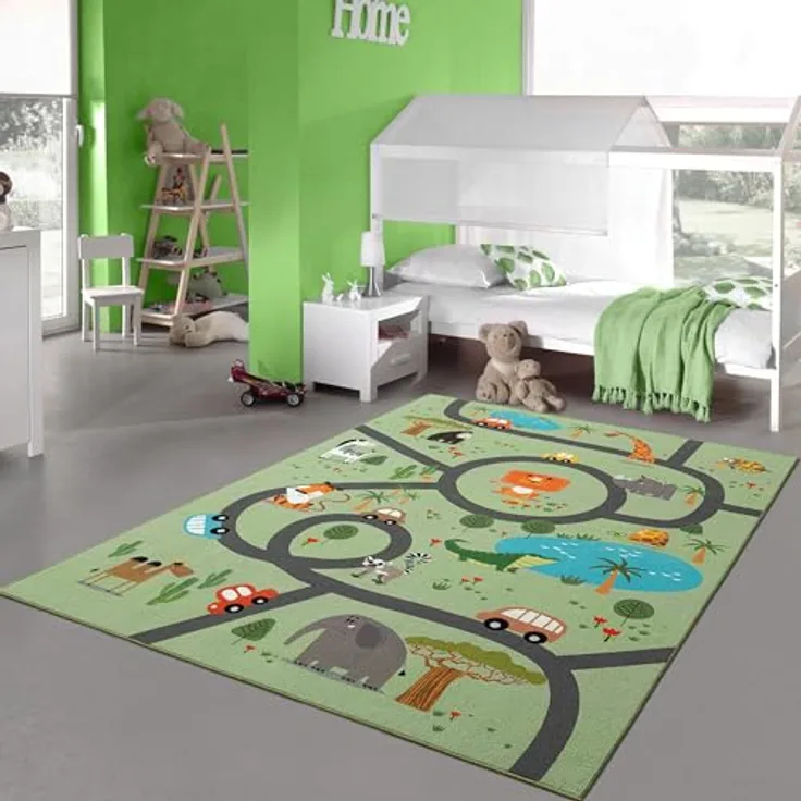Teppich-Traum Kinderteppich Safari Straße, rutschfest, grüner Spielteppich mit Autos und Tieren, 120 x 160 cm, pflegeleicht und schadstofffrei