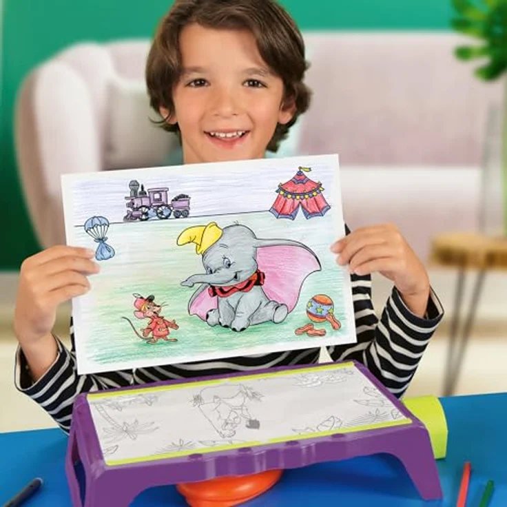 Ravensburger Xoomy Maxi Disney Classics und Prinzessinnen, Malvorlagen-Set mit XXL Lichttisch, LED-Zoomlampe, 72 Motivfolien und 10 Themenblättern, ab 6 Jahren – Bild 3