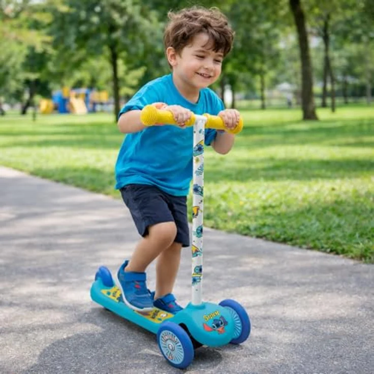 Seven 3-RAD SCOOTER STITCH, Kinder-Scooter mit Lean-to-Steer-Lenkung, rutschfestem Deck und Hinterradbremse, klappbar und leicht – Bild 4
