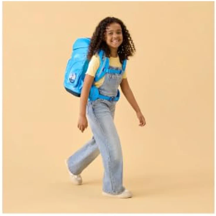 ergobag cubo Schulranzen-Set BühnenfieBär, hochformatiger Schulranzen mit Easy-Click-Verschluss, Rückenansicht, verstellbaren Gurten und recyceltem, wasserabweisendem Material – Bild 6