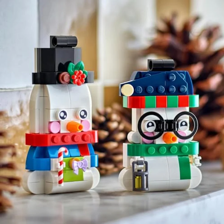 LEGO Icons 40812 Deko-Schneemänner, Bauset mit 2 baubaren Figuren, Aufhängeringen und festlichen Accessoires, 168 Teile, für Kinder ab 6 Jahren – Bild 4