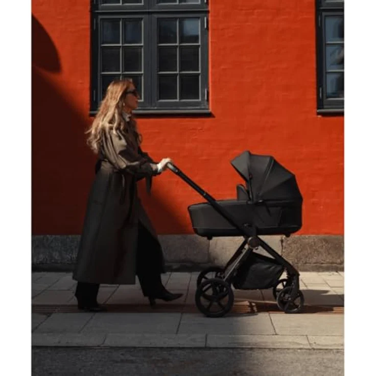 Venicci 2in1 Kombi-Kinderwagen Claro bis 22 kg - Noir, mit Babywanne, Sportsitz, Teleskopschieber, Liegeposition, Regenschutz, Beindecke & Wickeltasche inkl. Gratis Mobilitätsgarantie – Bild 9