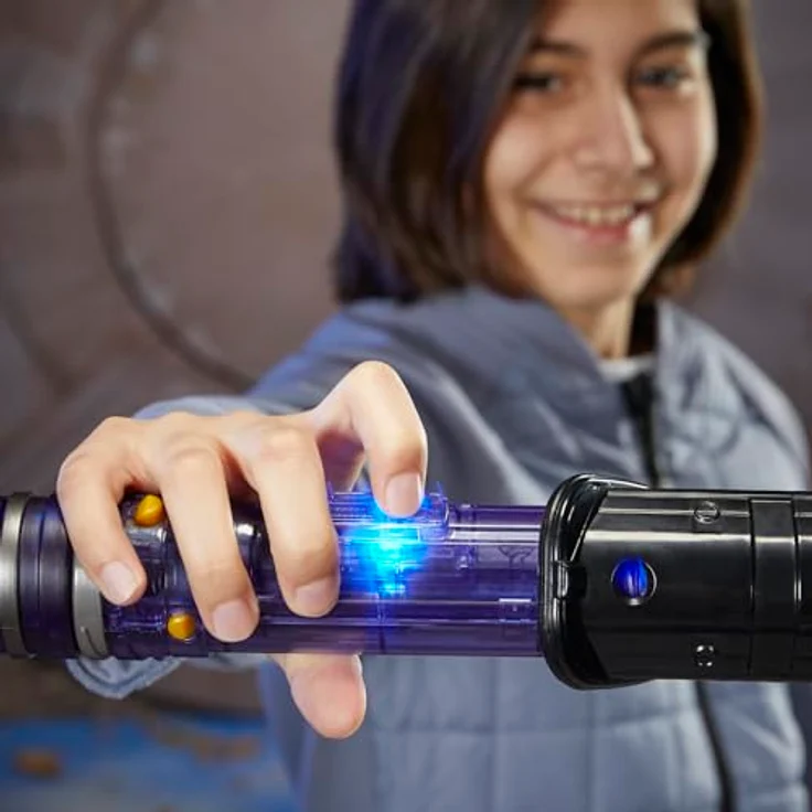 Star Wars Lightsaber Forge Kyber Core Darksaber, mit Leuchteffekten im transparenten Kern, Spielzeug für Kinder ab 5 Jahren, perfekt als Teil eines Superhelden-Kostüms, etwa zu Halloween – Bild 3