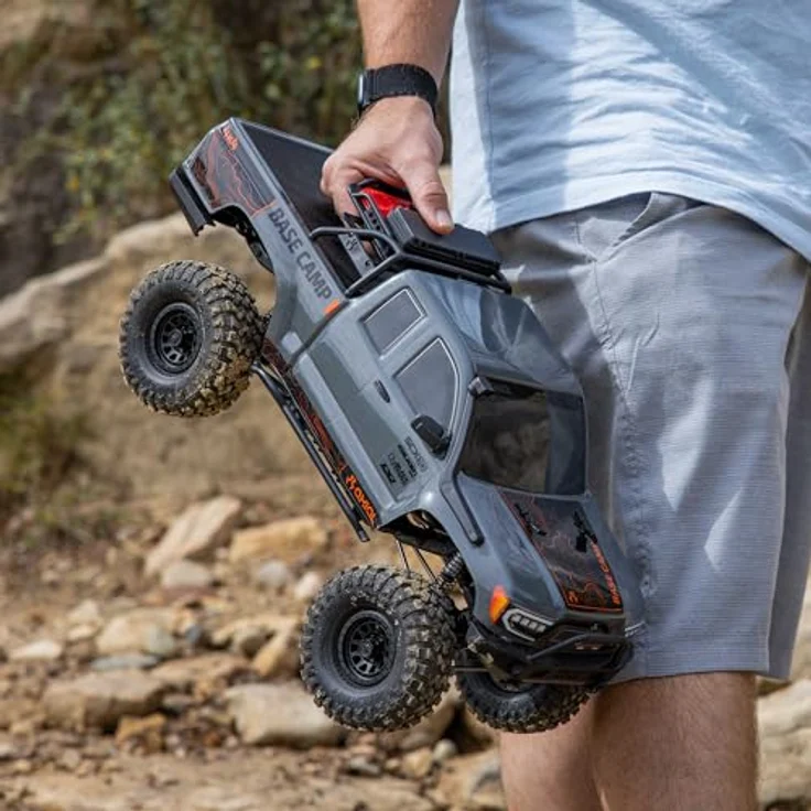 Axial SCX10 III Base Camp 1:10 RTR Rock Crawler, 4X4 mit Portalachsen und Falken Wildpeak-Reifen, grau – Bild 9