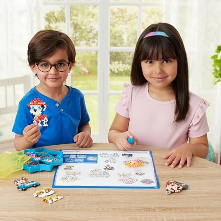 Aquabeads Paw Patrol Mega Bastelset, 700 bunte Bastelperlen, inklusive Motiv-Vorlagen und Sprüher, für Kinder ab 4 Jahren – Bild 5
