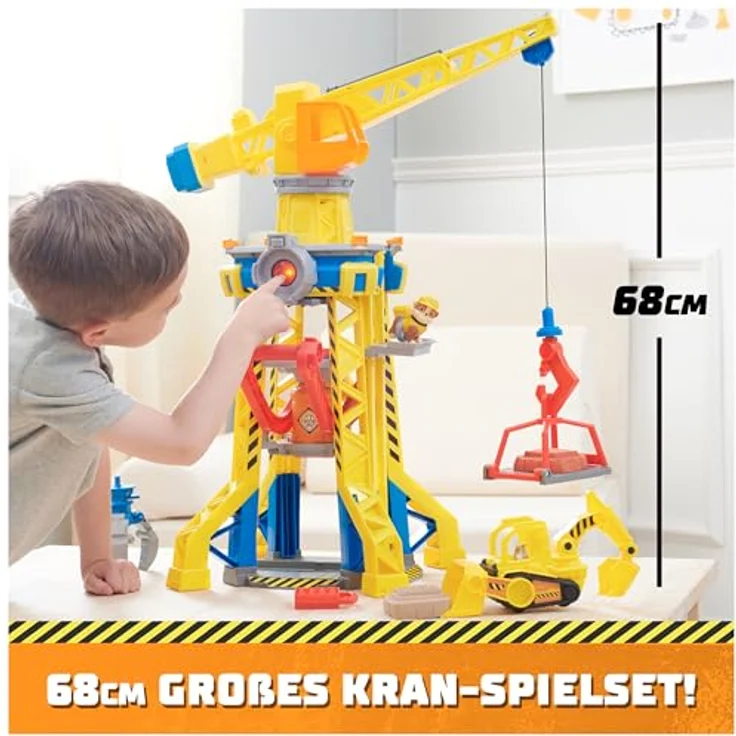 Rubble & Crew – Baupfoten Hof Kran-Spielset (68 cm) mit Rubble-Actionfigur, Planierraupen-Baufahrzeug und 340 g Kinetic Sand Build-it Sand, Spielzeug für Kinder ab 3 Jahren – Bild 2