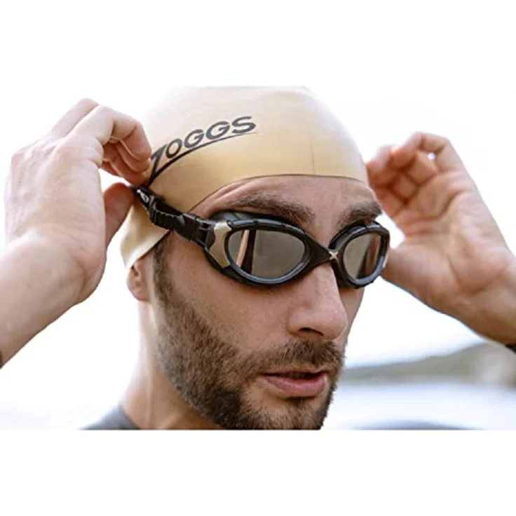 Zoggs Predator Flex Titanium Reactor Schwimmbrille, Schwarz/Gold/Titan, reguläre Passform – Bild 2