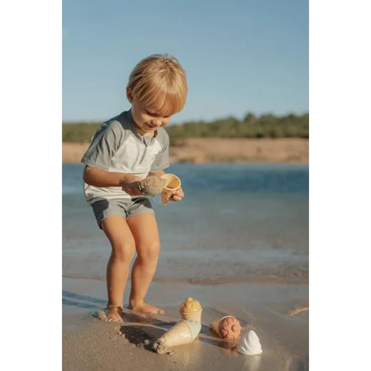 Little Dutch Fresh Greens Sandkastenspielzeug, 9-teiliges Wasserspielzeug für Kinder ab 18 Monaten, leicht und praktisch für Reisen – Bild 6