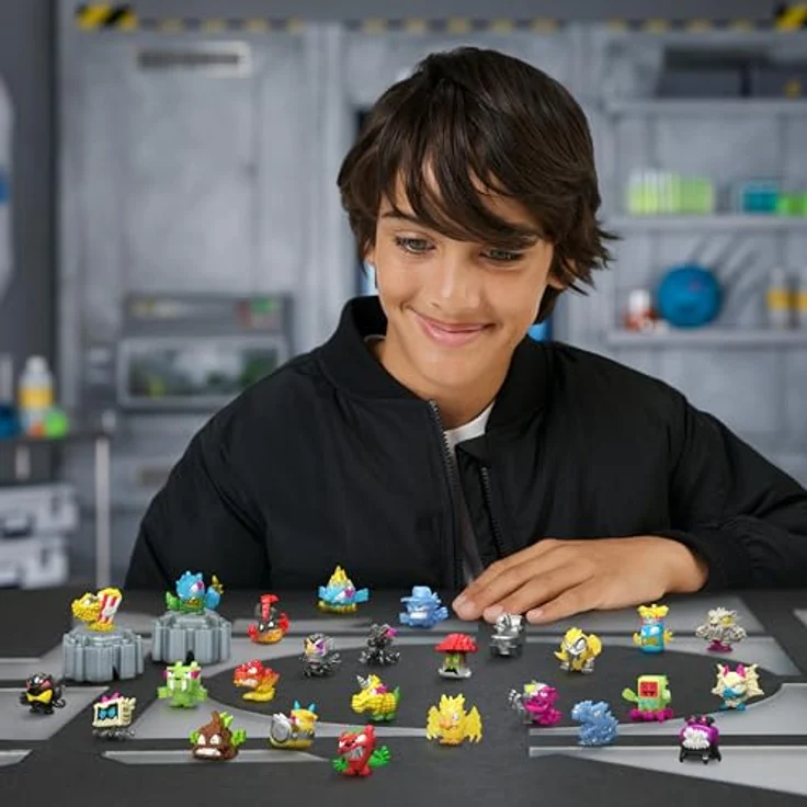 MRBEAST LAB MrBeast Hive Sammelpackung, enthält 26 Mini-Monster mit 2 exklusiven im Dunkeln leuchtenden Swarms, 26 Sticker und 2 Fusions-Kapseln, Platz für über 70 Mini-Monster – Bild 5