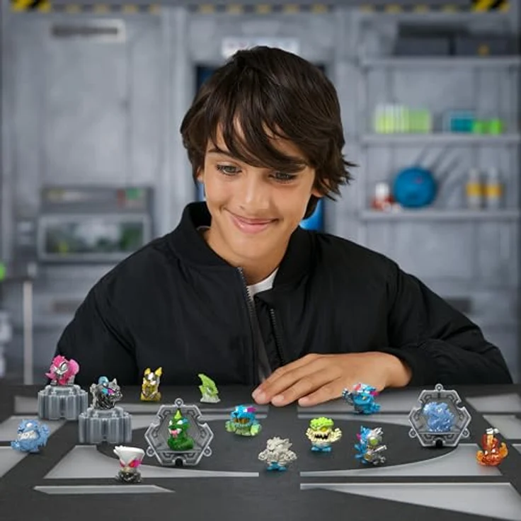 MrBeast Lab Swarms Hyper Fusion-Serie, Mega-Laborpackung mit 14 Mini-Monstern, 14 Sammelstickern & 4 Fusions-Kapseln, inklusive seltener und ultraseltener Editionen – Bild 4