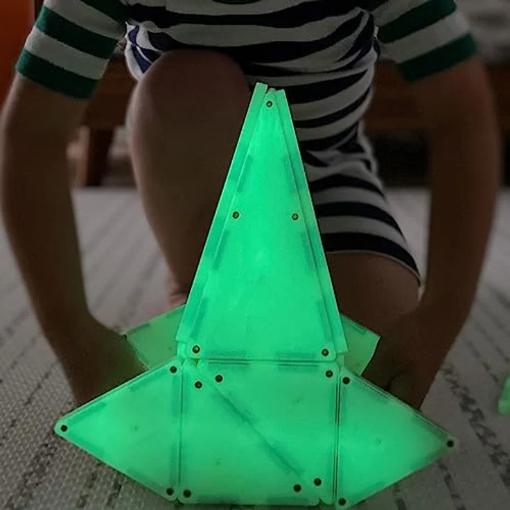Magna-Tiles Glow In The Dark Set, Original Magnetische Baukugeln für kreatives Spielen, 16 Teile + LED-Licht, geeignet für Kinder ab 3 Jahren – Bild 4