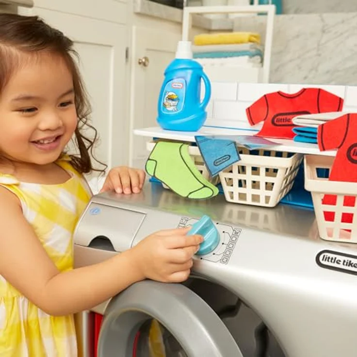 Little Tikes Washer Dryer, Spielzeug-Waschtrockner im Vintage-Stil mit realistischen Geräuschen und 7 Zubehörteilen, für Kinder ab 2 Jahren – Bild 5