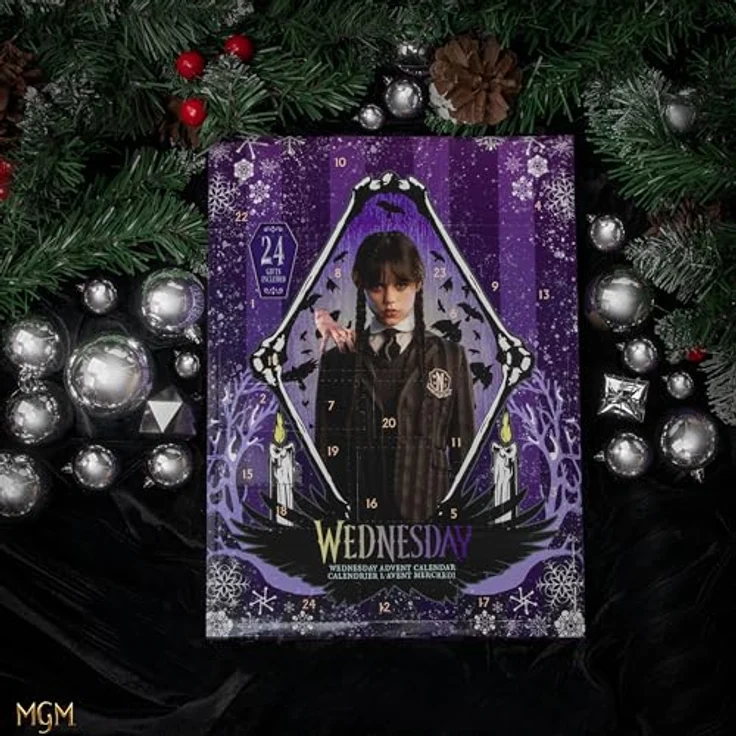 Cinereplicas Wednesday Adventskalender 2024 - Offizielle Lizenz, Weihnachten in den Farben von Wednesday Addams, Originaldesign unter MGM-Lizenz, entzückende Geschenke aus dem gruseligen Universum – Bild 4