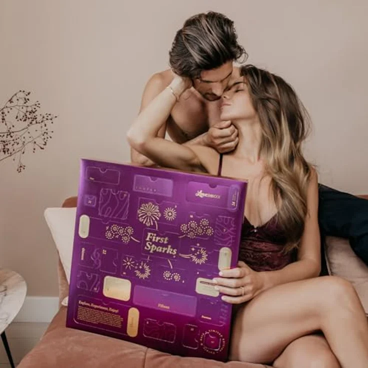 LoveBoxxx First Sparks Adventskalender, limitierte Edition in Lila und Gold mit aufregenden Toys und Spielen – Bild 5