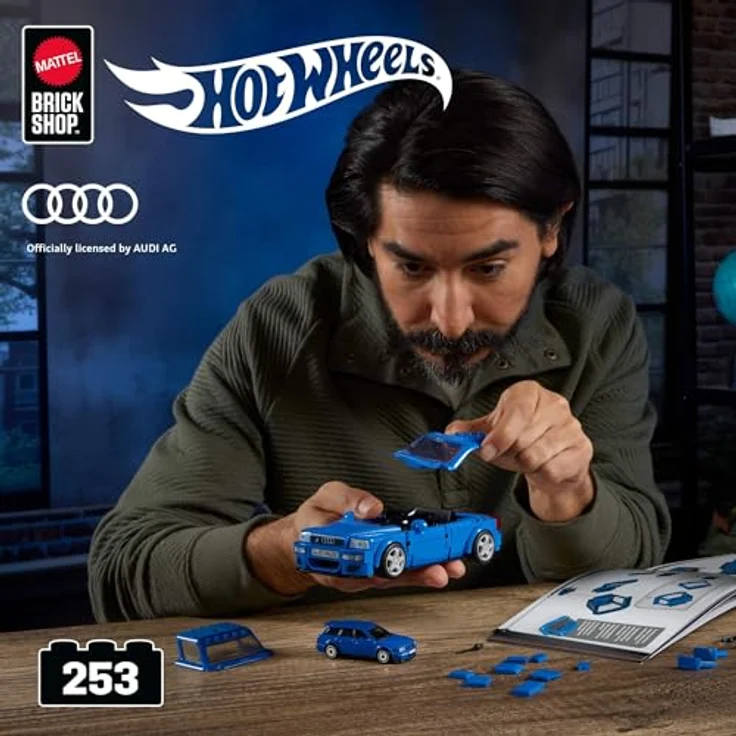 Mattel® Modellbausatz 94 Audi Avant RS2, Maßstab 1:32 mit Aufklebern, 2 Radkappen-Sets und Die-Cast-Auto – Bild 2