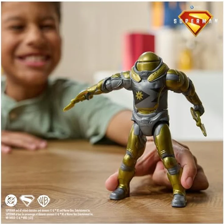 DC Comics Superman - Deluxe Action-Figur The Hammer, 15 cm mit 2 Äxten und speziellen Battle Moves, Spielzeug für Kinder ab 4 Jahren – Bild 2