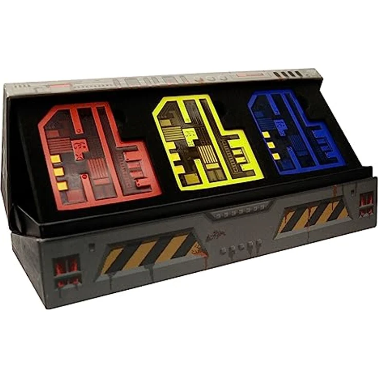 FaNaTtik Doom 30th Anniversary Pixel Key Set of 3 - Offiziell lizenziertes DOOM Merchandise, limitiert auf 1993 weltweit, nummeriert, inklusive 3 Metall-Schlüsselkarten in allen 3 Farben, mit Geschenkbox und Präsentationsständer – Bild 1