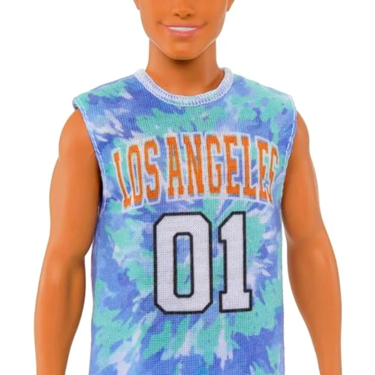 Barbie Ken Fashionistas Puppe Nr. 212 mit Beinprothese in Shirt mit Los Angeles-Aufschrift, fliederfarbenen Shorts und Turnshuhen - HJT11 – Bild 4