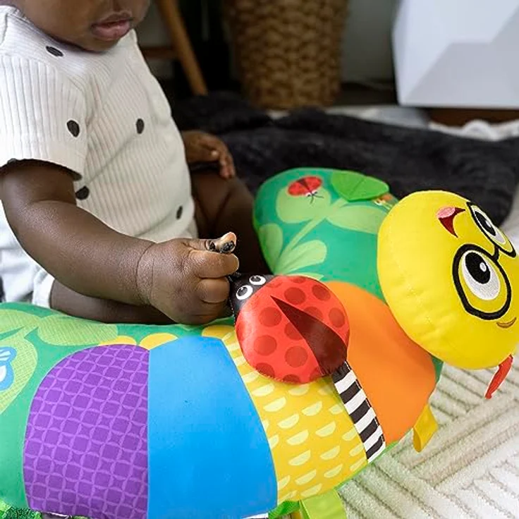 Baby Einstein Cal-a-Pillow™ Tummy Time Aktivitätskissen, Kinderkissen mit 9 multisensorischen Elementen, geeignet für Babys von 0-12 Monaten, abwischbar, dreisprachig (Englisch, Spanisch, Französisch) – Bild 16