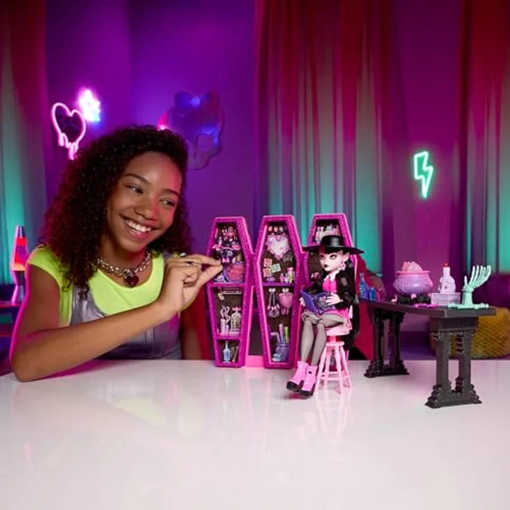 Monster High Draculaura Secret Potion Room, Anziehpuppe mit über 12 Accessoires, geeignet ab 4 Jahren – Bild 2
