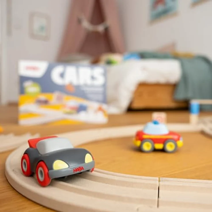 HABA Cars Meine erste Rennbahn, 27-teiliges Set inkl. 2 Autos, nachhaltig aus recyceltem Holz und Kunststoff, für Kinder ab 2 Jahren – Bild 2