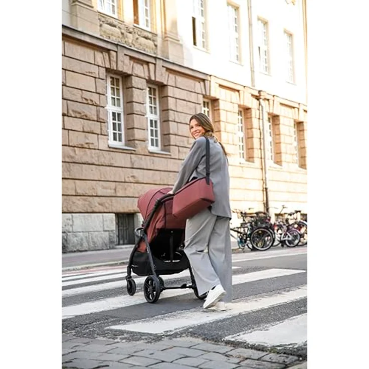 MoMi CLARA Kinder-Buggy in Burgund, verstellbar für Kinder bis 22 kg, mit umfangreichem Zubehörset – Bild 23