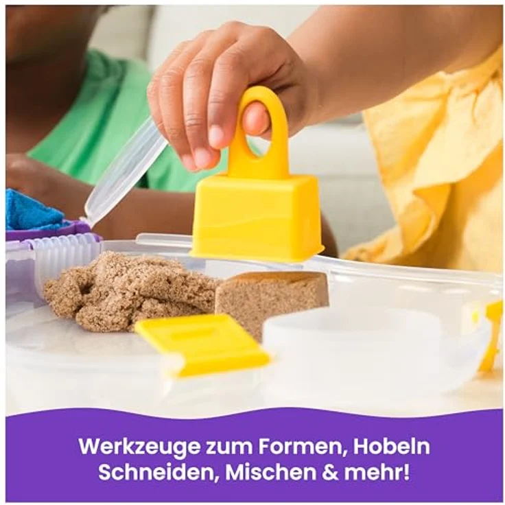 Spin Master Kinetic Sand Farbspiel Koffer, 1 kg, kreativer Bastelsand für haptisches Spielen – Bild 3