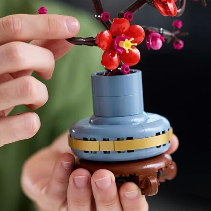 LEGO Icons Pflaumenblüte, Pflegeleichte Blumendeko aus der Botanik Kollektion, kreatives Bauset für Erwachsene, entspannende Aktivität für Blumenfreunde, Spielzeug-Pflanze zum Sammeln 10369 – Bild 4