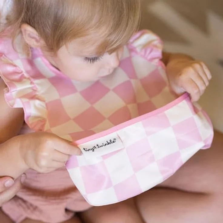 Tiny Twinkle Schmutzfeste Baby-Lätzchen zum Essen, Wasserdichte, Abwischbare Lätzchen für Mädchen, 3er Pack, Kariert, Reisefreundlich, Frei von PFAS, PVC, BPA und Phthalaten – Bild 4