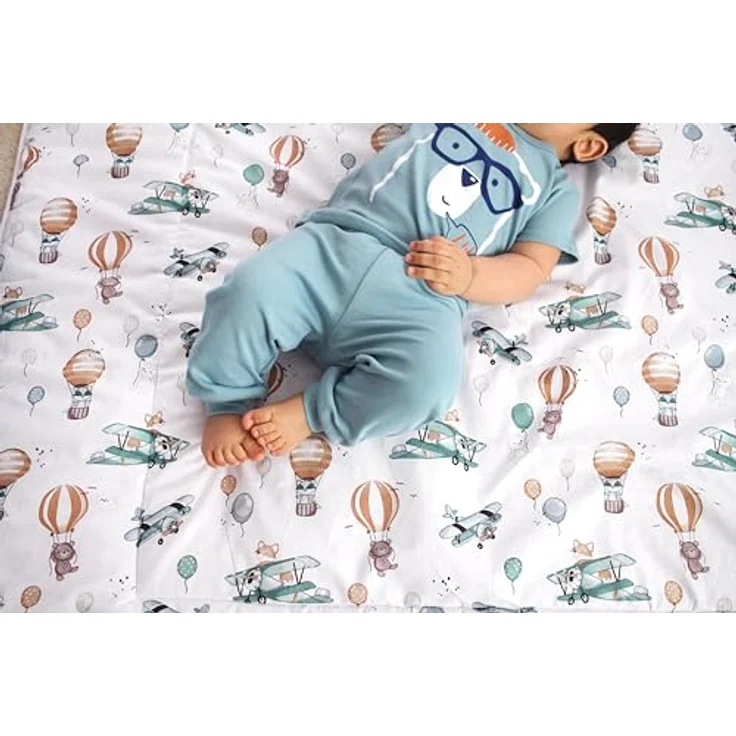 TupTam Krabbeldecke 120x120 cm - Gepolsterte Spieldecke aus 100% Baumwolle, XXL, OEKO-TEX, Weich & Hautfreundlich, Farbe: Füchse/Flugzeuge/Ballons/Grün – Bild 5
