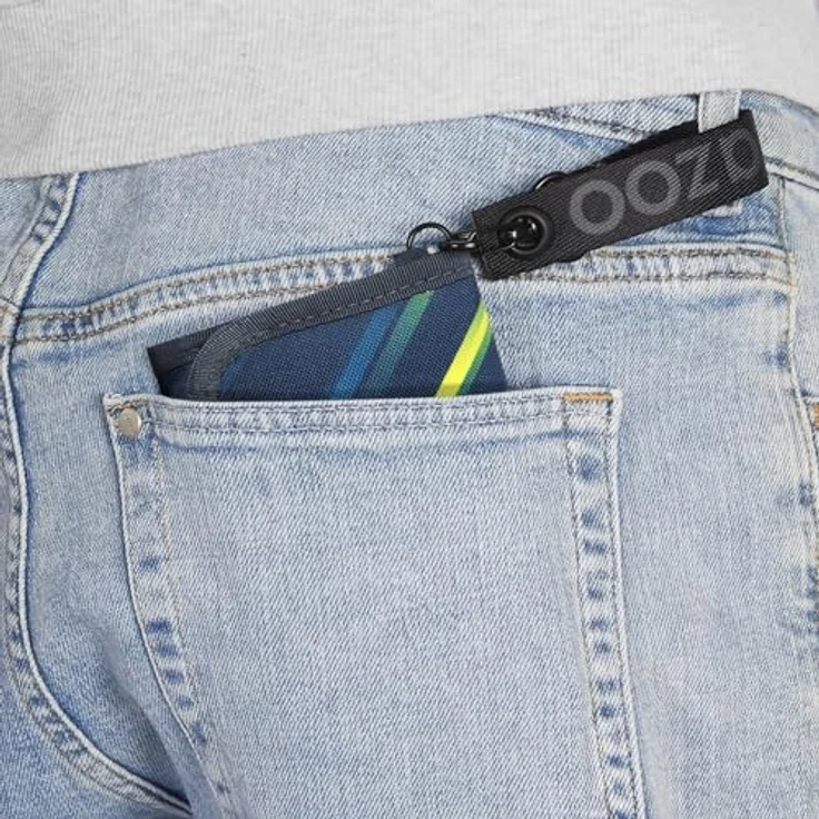 Coocazoo Geldbörse „Fast Lime”, schwarz-blau, Portemonnaie mit 2 Sichtfenstern, Münzfach, Kartenfächern und Klettverschluss, ab der 3. Klasse – Bild 3