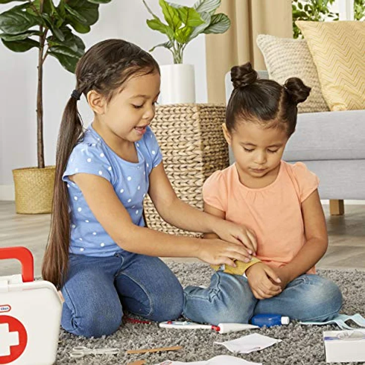 little tikes Erste-Hilfe-Kasten- Realistisches Rollenspielset für Ärzte - ab 3 Jahren Spielen & Lernen Interaktives Spielzeug Kinder Enthält Maske, Schlinge, Broschüre, Zubehör und mehr, 656156 – Bild 5